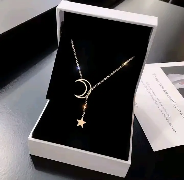 Collar de colgante en forma de cruz elegante para dama 