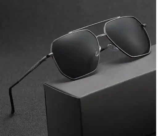 Lentes de Sol Clásicos Rayban – Montura Metálica y Estilo Espejado 
