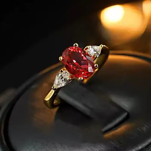 Anillo en oro blanco 18K con rubí natural para Dama de 2 ct y diamantes 